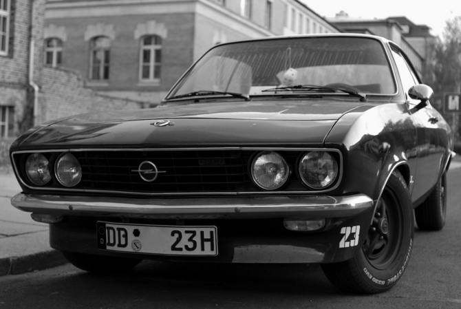 Opel Manta A 16 added a photo