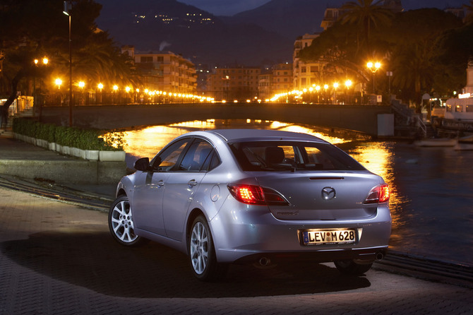 Mazda 6 2.0 Hatchback Mazda 6 2.0 Hatchback