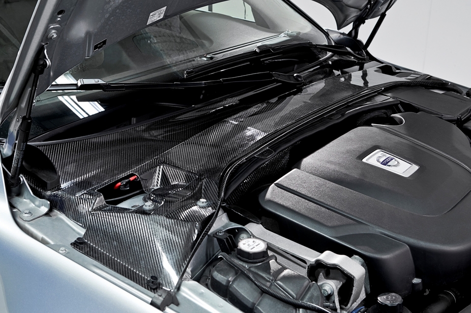 The plenum cover alone weighs 50% less than the conventional car