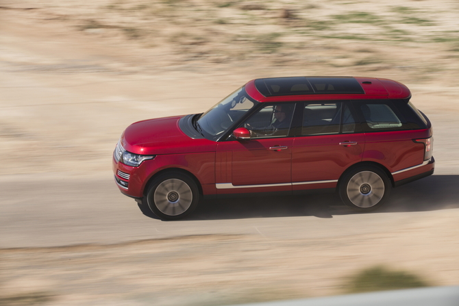 A Land Rover tem vindo a lançar aos poucos novos modelos apostando cada vez mais na utilização de alumínio A Land Rover tem vindo a lançar aos poucos novos modelos apostando cada vez mais na utilização de alumínio