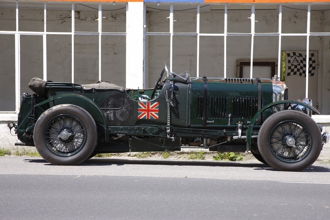 L'autre Bentley Blower figurant sur la ligne de départ des Mille Miglia a quant à elle été achevée en 1930 L'autre Bentley Blower figurant sur la ligne de départ des Mille Miglia a quant à elle été achevée en 1930