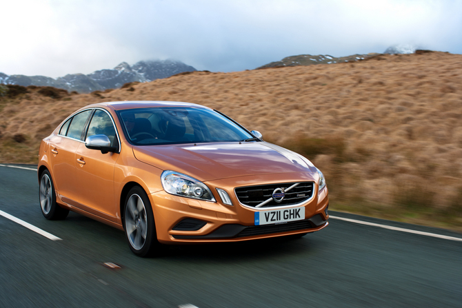 Volvo S60 2.4 D5 R-Design Premium Start/Stop Volvo S60 2.4 D5 R-Design Premium Start/Stop