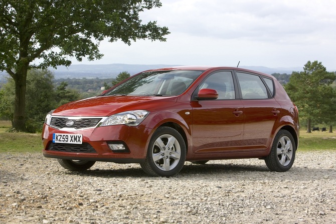 Kia cee'd 1.4 CVVT 109cv LX ISG (09) Kia cee'd 1.4 CVVT 109cv LX ISG (09)