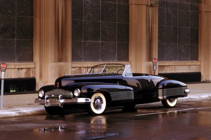 ...integrated bumpers complemented the expansive bodywork. ...integrated bumpers complemented the expansive bodywork.