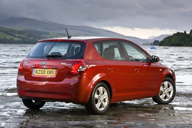 Kia cee'd 1.4 CVVT 109cv EX ISG (09) Kia cee'd 1.4 CVVT 109cv EX ISG (09)