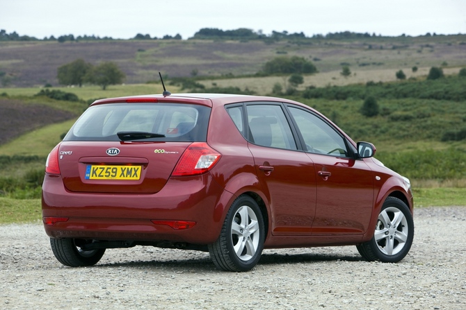 Kia cee'd 1.4 CVVT 109cv LX ISG (09) Kia cee'd 1.4 CVVT 109cv LX ISG (09)