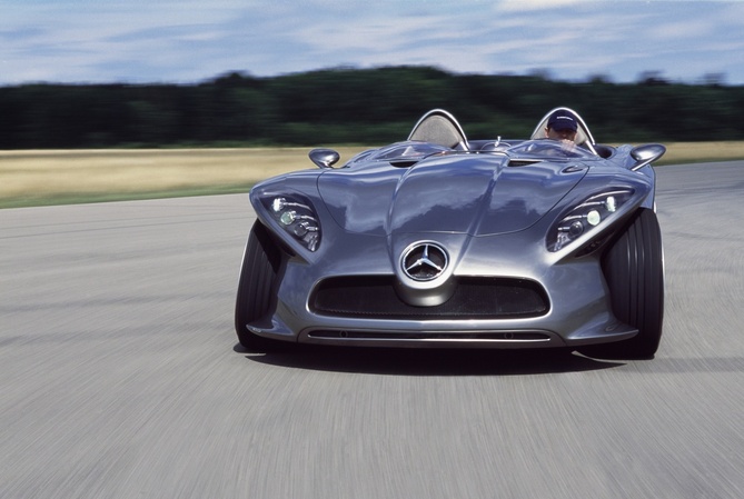 Mercedes-Benz F400 Carving Mercedes-Benz F400 Carving