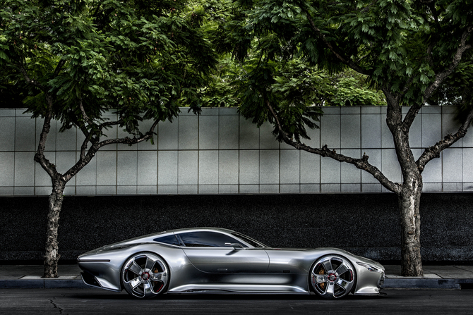 O Mercedes-Benz AMG Vision Gran Turismo combina as linhas clássicas com um design do futuro O Mercedes-Benz AMG Vision Gran Turismo combina as linhas clássicas com um design do futuro