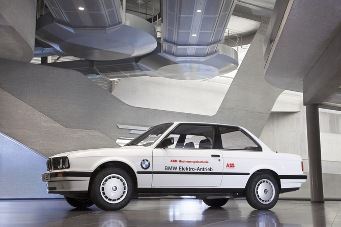 In den 80ern wurde der 325iX zu Testzwecken entwickelt. In den 80ern wurde der 325iX zu Testzwecken entwickelt.