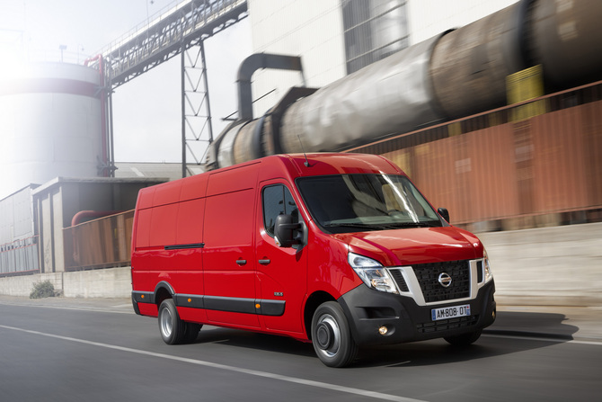 Nissan NV400 L3H2 3,5T 2.3 dCi Comfort Navi Prof B Roda Dupla Nissan NV400 L3H2 3,5T 2.3 dCi Comfort Navi Prof B Roda Dupla