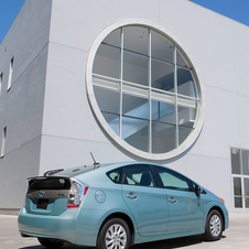 Prius Plug-in Capable of 49mpg and EV Travel at up to 100km/h Prius Plug-in Capable of 49mpg and EV Travel at up to 100km/h