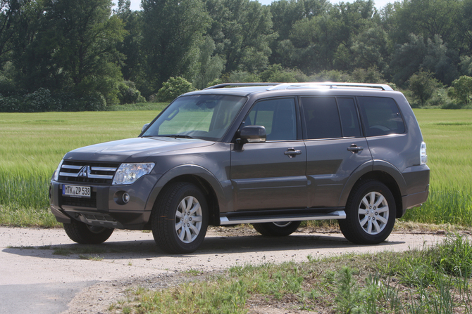 Mitsubishi Pajero Longo 3.2 DI-D Automatic Mitsubishi Pajero Longo 3.2 DI-D Automatic