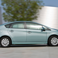 Prius Plug-in Capable of 49mpg and EV Travel at up to 100km/h Prius Plug-in Capable of 49mpg and EV Travel at up to 100km/h