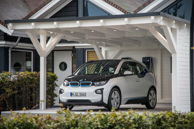 The i3 has been sold to its first paying customers The i3 has been sold to its first paying customers