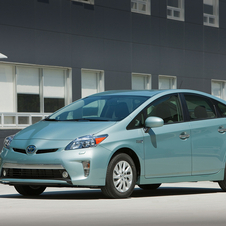 Prius Plug-in Capable of 49mpg and EV Travel at up to 100km/h Prius Plug-in Capable of 49mpg and EV Travel at up to 100km/h