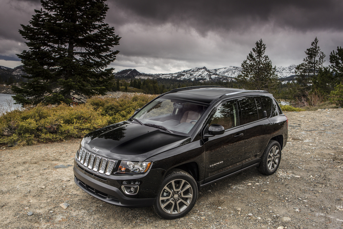 The Compass gets a refresh to make it look more like a Grand Cherokee The Compass gets a refresh to make it look more like a Grand Cherokee