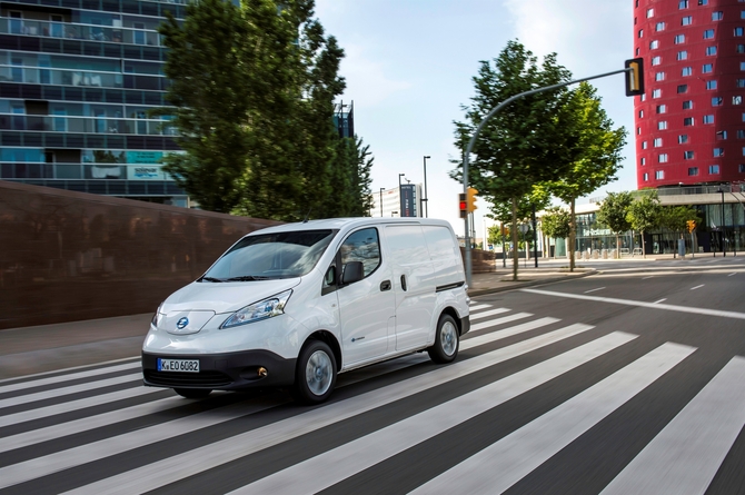 Nissan e-NV200 Van Flex Basic Grelha Nissan e-NV200 Van Flex Basic Grelha