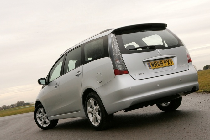Mitsubishi Grandis 2.0 DI-D 140cv Insport 2 BT/FX/TA2/DAC/FPF Mitsubishi Grandis 2.0 DI-D 140cv Insport 2 BT/FX/TA2/DAC/FPF