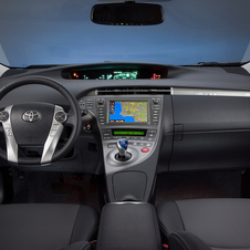 Prius Plug-in Capable of 49mpg and EV Travel at up to 100km/h Prius Plug-in Capable of 49mpg and EV Travel at up to 100km/h