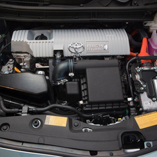 Prius Plug-in Capable of 49mpg and EV Travel at up to 100km/h Prius Plug-in Capable of 49mpg and EV Travel at up to 100km/h
