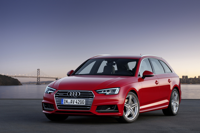 Audi A4 Avant 3.0 V6 TDI quattro S tronic Audi A4 Avant 3.0 V6 TDI quattro S tronic