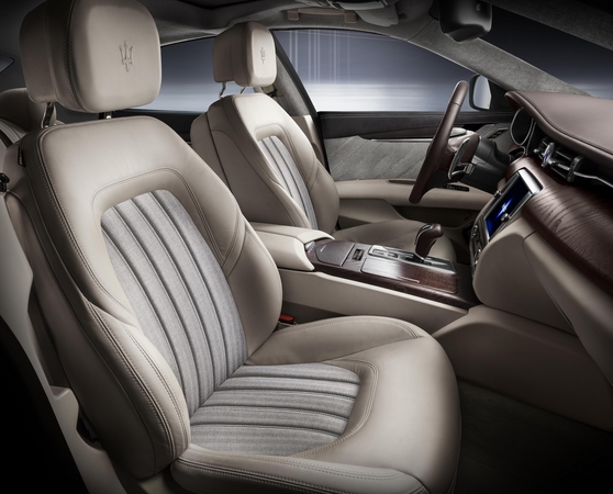 The interior gets high quality, moka leather The interior gets high quality, moka leather