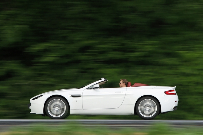 Aston Martin V8 Vantage Roadster Aston Martin V8 Vantage Roadster