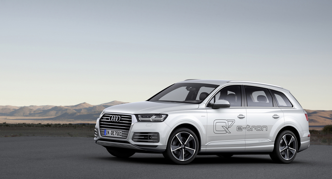 Audi Q7 e-tron quattro Audi Q7 e-tron quattro