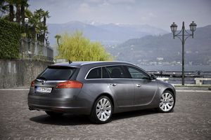 Opel Insignia Sports Tourer 2.0 CDTi ECOTEC 4x4 Automatic :: 3 photos ...