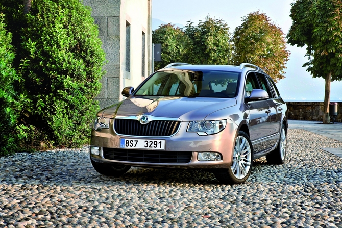 Skoda Superb Break 1.6 TDI Active DSG Skoda Superb Break 1.6 TDI Active DSG