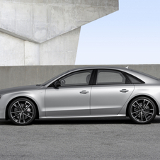 Comparativamente ao S8, o motor V8 biturbo do S8 plus tem mais 85cv