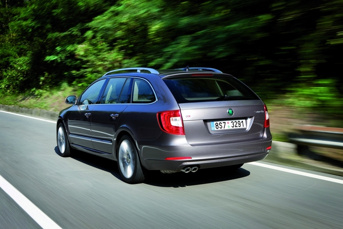 Skoda Superb Break 1.6 TDI Ambition DSG Skoda Superb Break 1.6 TDI Ambition DSG