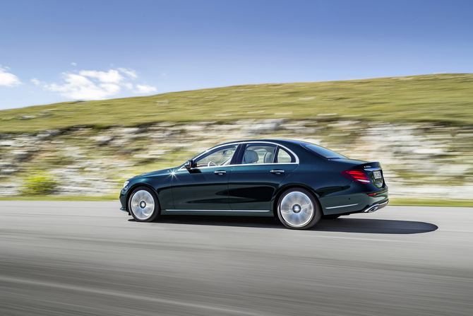 Compared to the previous generation, the new E-Class is 43mm longer, with 4923mm Compared to the previous generation, the new E-Class is 43mm longer, with 4923mm