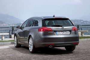 Opel Insignia Sports Tourer 2.0 CDTi ECOTEC 4x4 :: 3 photos and 24 ...