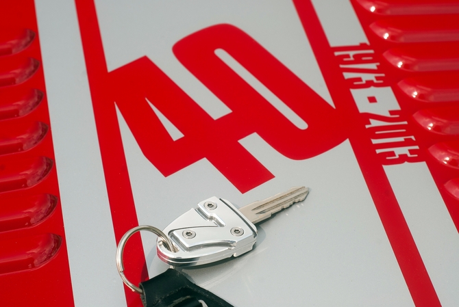 Os carros 40th Edition terão uma edição limitada de 40 unidades à venda a partir de hoje Os carros 40th Edition terão uma edição limitada de 40 unidades à venda a partir de hoje