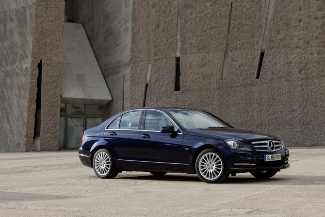 Mercedes-Benz C 350 BlueEfficiency Elegance 4Matic Mercedes-Benz C 350 BlueEfficiency Elegance 4Matic