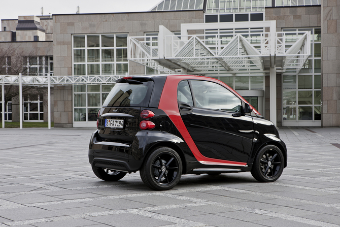 Smart Fortwo Sharpred Adds Gloss Black and Red Inside and Out Smart Fortwo Sharpred Adds Gloss Black and Red Inside and Out
