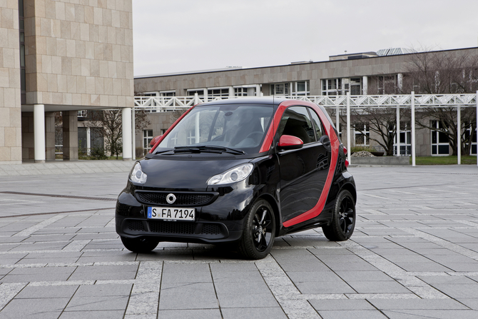 Smart Fortwo Sharpred Adds Gloss Black and Red Inside and Out Smart Fortwo Sharpred Adds Gloss Black and Red Inside and Out