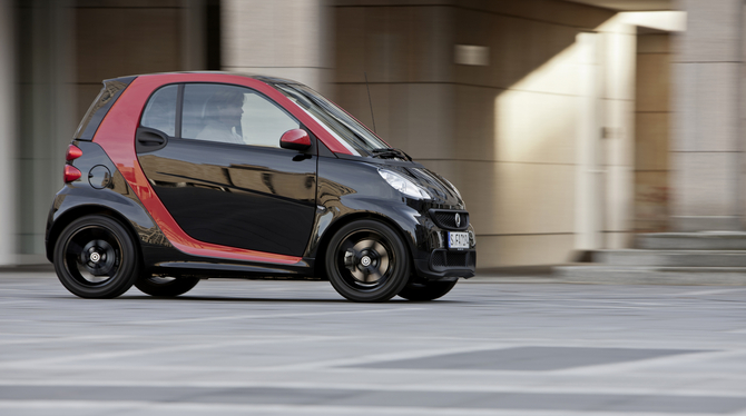 Smart Fortwo Sharpred Adds Gloss Black and Red Inside and Out Smart Fortwo Sharpred Adds Gloss Black and Red Inside and Out