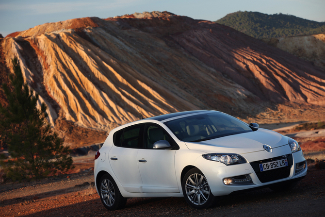 Renault Mégane 1.5 dCi SS FAP ECO2 Bose Edition Automatic Renault Mégane 1.5 dCi SS FAP ECO2 Bose Edition Automatic