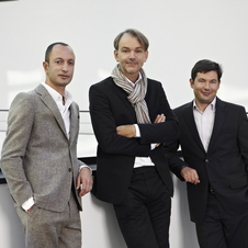 Habib (links) mit dem Leiter des BMW Group Design Adrian van Hooydonk (Mitte) und Leiter des Interieur Design Marc Girard Habib (links) mit dem Leiter des BMW Group Design Adrian van Hooydonk (Mitte) und Leiter des Interieur Design Marc Girard