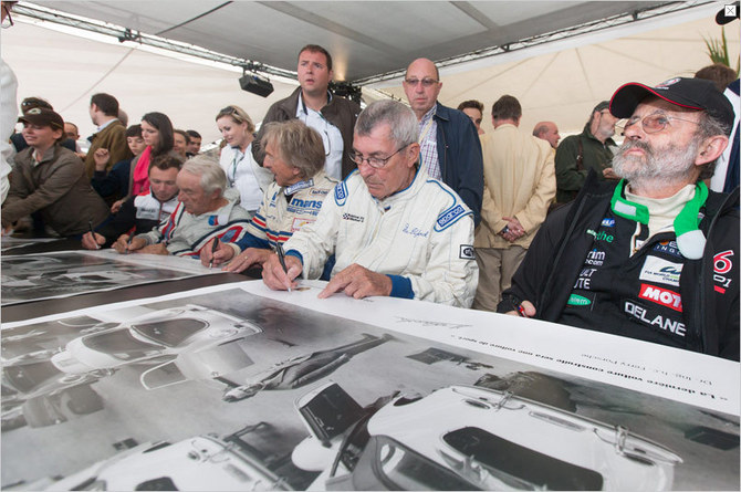 Séance d’autographe avec Henri Pescarolo, Vic Elford, Derek Bell, Gérard Larrousse et Patrick Pilet Séance d’autographe avec Henri Pescarolo, Vic Elford, Derek Bell, Gérard Larrousse et Patrick Pilet