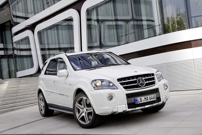 Mercedes-Benz ML 63 AMG Mercedes-Benz ML 63 AMG