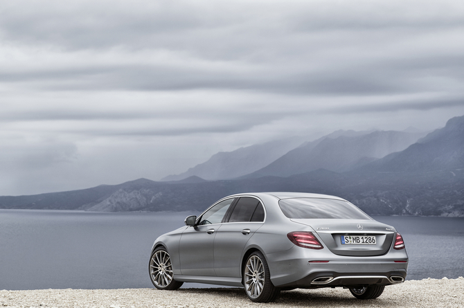 Mercedes-Benz E400 4MATIC Mercedes-Benz E400 4MATIC