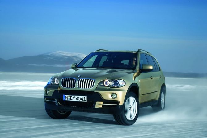 BMW X5 xDrive30i (E70) BMW X5 xDrive30i (E70)