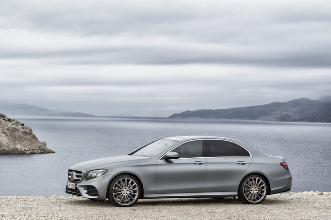 Mercedes-Benz E400 4MATIC Mercedes-Benz E400 4MATIC