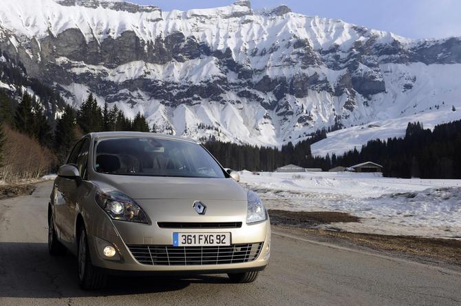 Renault Grand Scenic 2.0 VVT 140 CVT Dynamique TomTom Renault Grand Scenic 2.0 VVT 140 CVT Dynamique TomTom