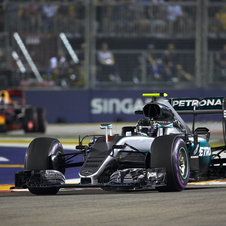 With a third consecutive win Rosberg recovered the lead of the World Championship standings