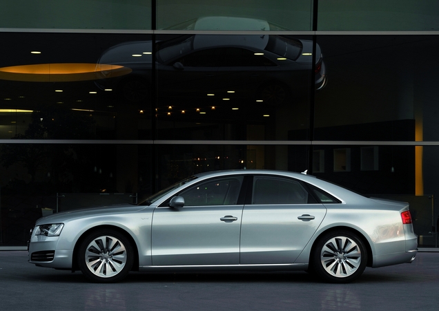 Audi A8 4.0 V8 TFSI quattro tiptronic Audi A8 4.0 V8 TFSI quattro tiptronic