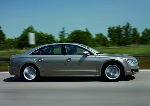 Audi A8 L 4.0 V8 TFSI quattro tiptronic Audi A8 L 4.0 V8 TFSI quattro tiptronic